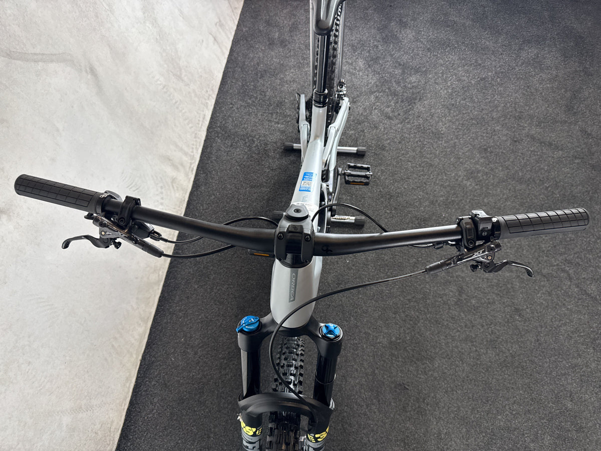 Bifoco — cockpit_von_vorne