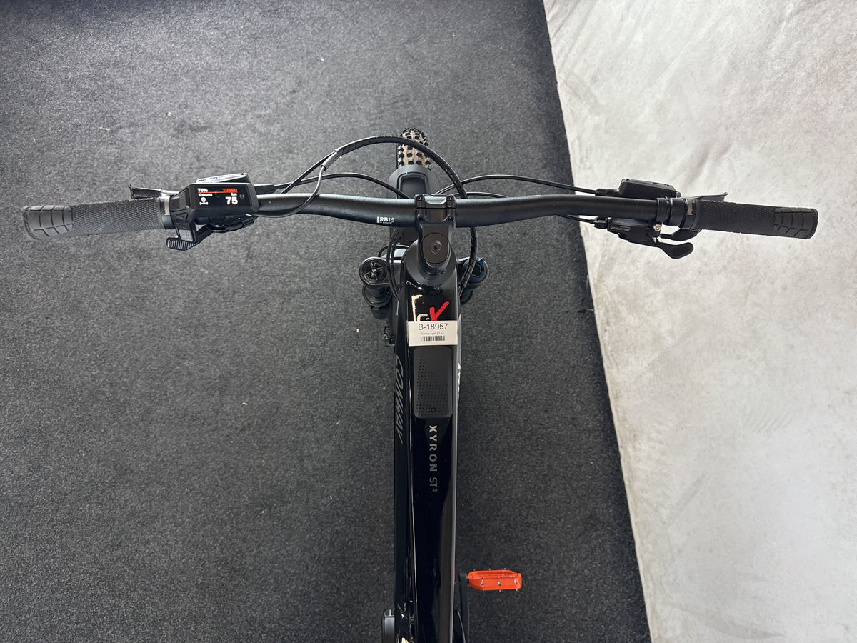 Conway Xyron ST 4.0 gebraucht – Cockpit aus Fahrersicht
