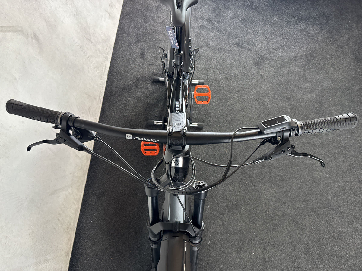 Conway Xyron ST 4.0 gebraucht – Cockpit von vorne
