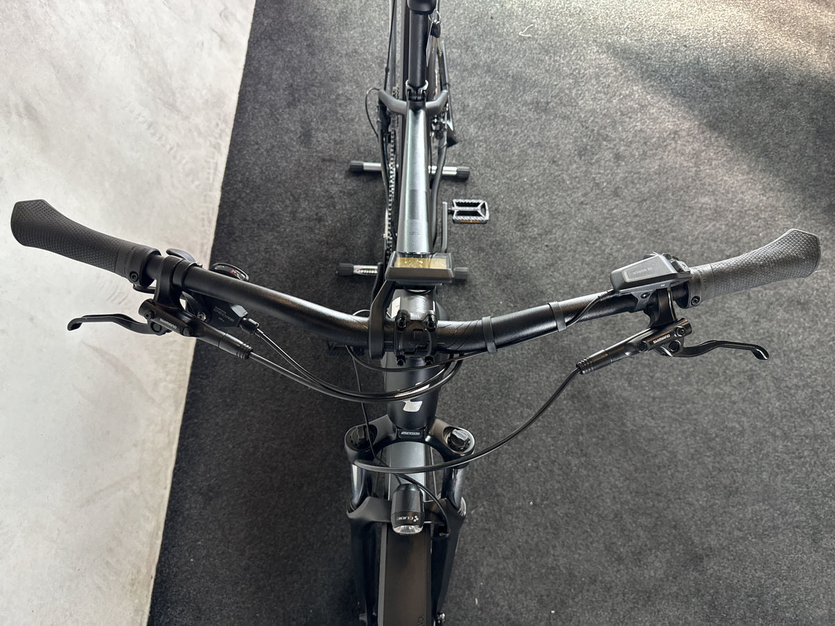 CUBE Nuride Hybrid Pro 625 Allroad gebraucht – Cockpit von vorne