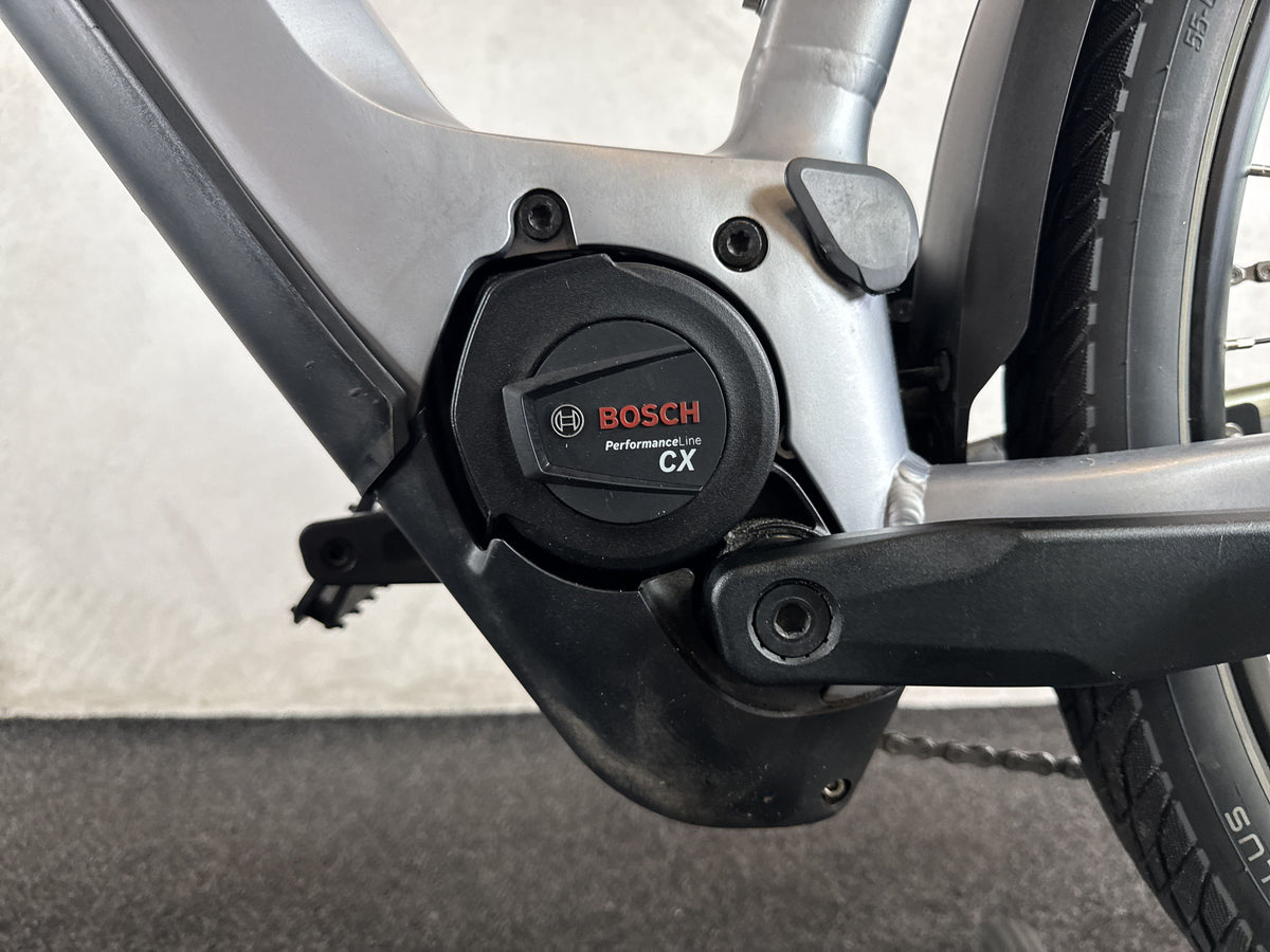 CUBE Kathmandu Hybrid SLX 750 Lady gebraucht – Motor von links