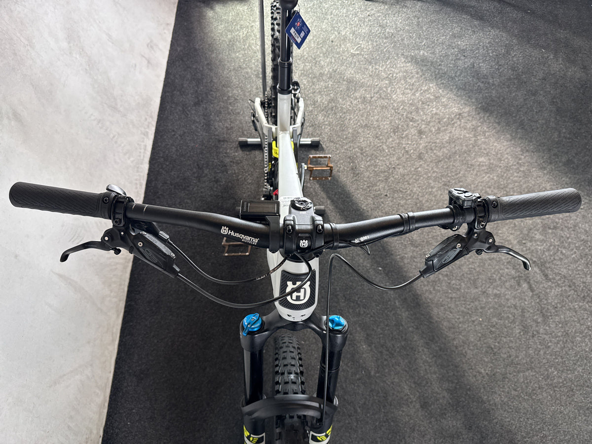 Husqvarna Hard Cross HC4 gebraucht – Cockpit von vorne
