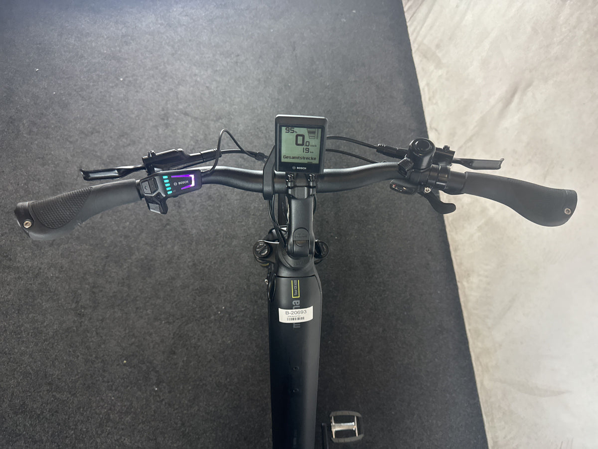 KTM Macina Tour gebraucht – Cockpit aus Fahrersicht