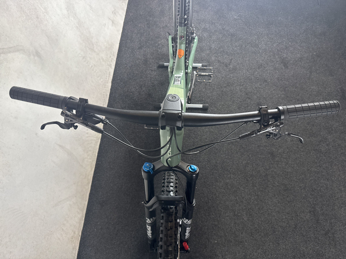 Focus Thron 6.9 gebraucht – Cockpit von vorne