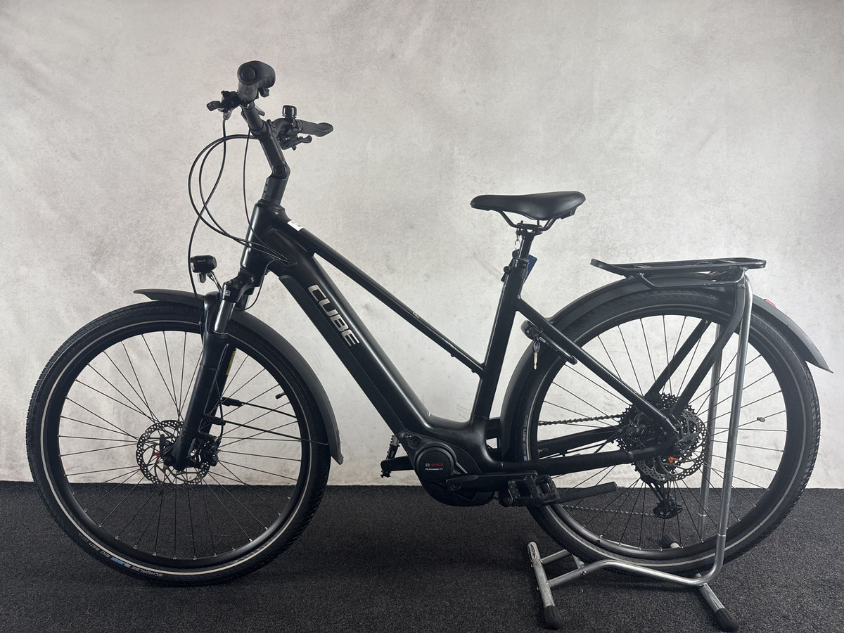 CUBE Touring Hybrid Pro 625 gebraucht – Seitenansicht links