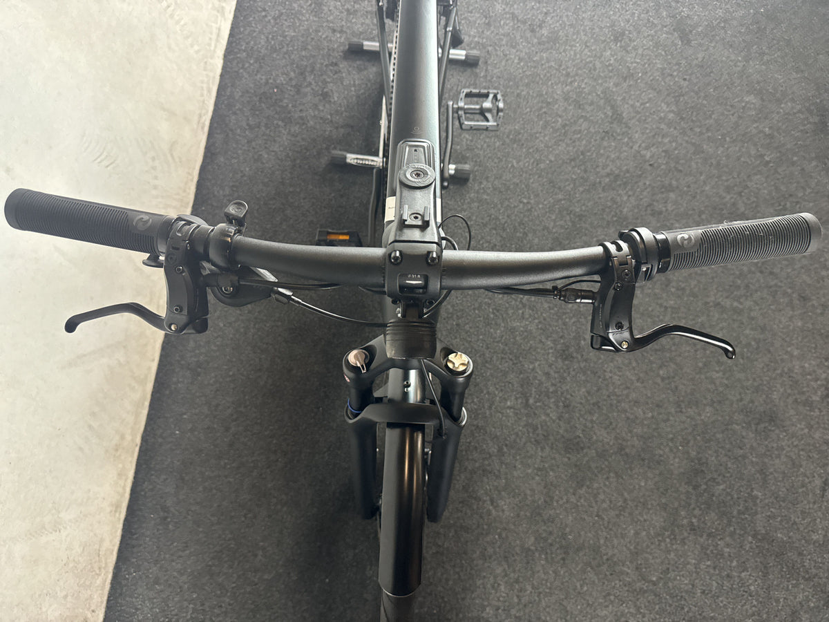 Riese & Müller UBN 5 Touring gebraucht – Cockpit von vorne