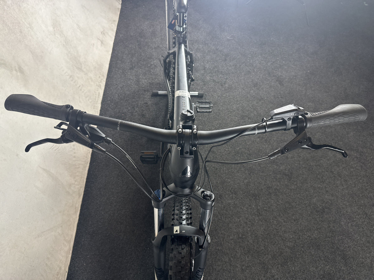Bulls Copperhead Evo 1 750 gebraucht – Cockpit von vorne