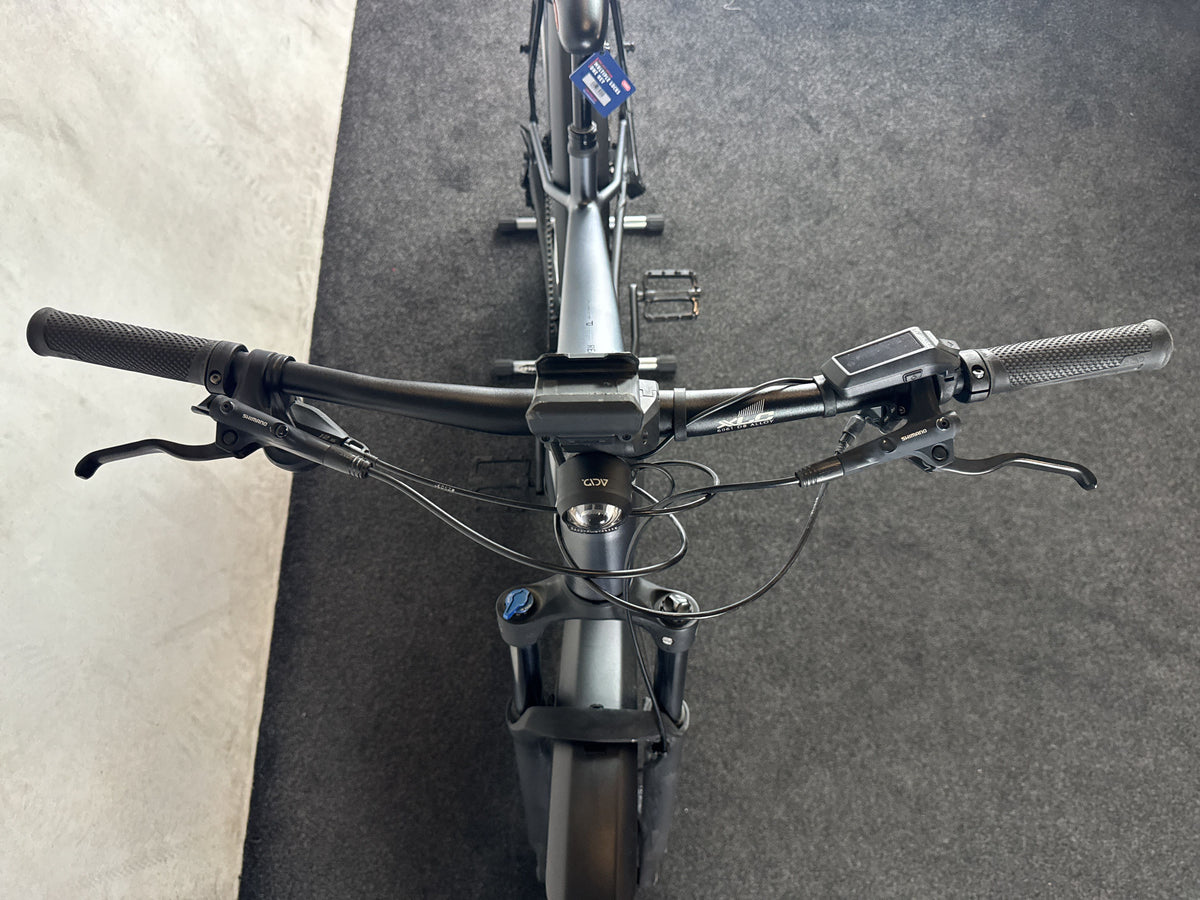 CUBE Reaction Hybrid Pro 800 Allroad gebraucht – Cockpit von vorne