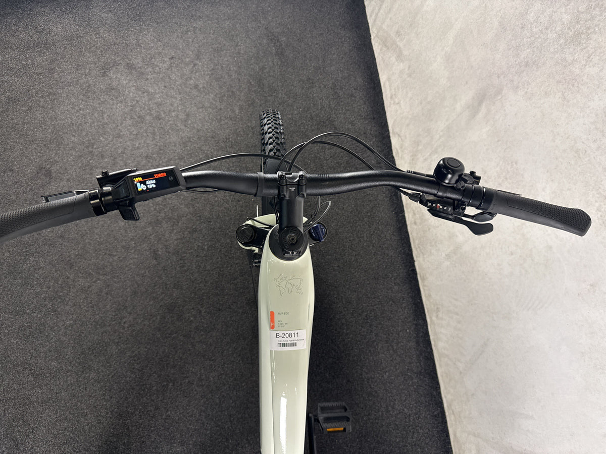 CUBE Nuride Hybrid Performance 600 gebraucht – Cockpit aus Fahrersicht