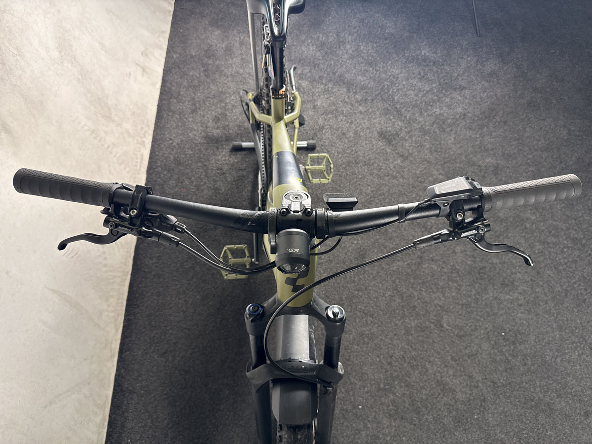 Cube Reaction Hybrid Race 750 gebraucht – Cockpit von vorne
