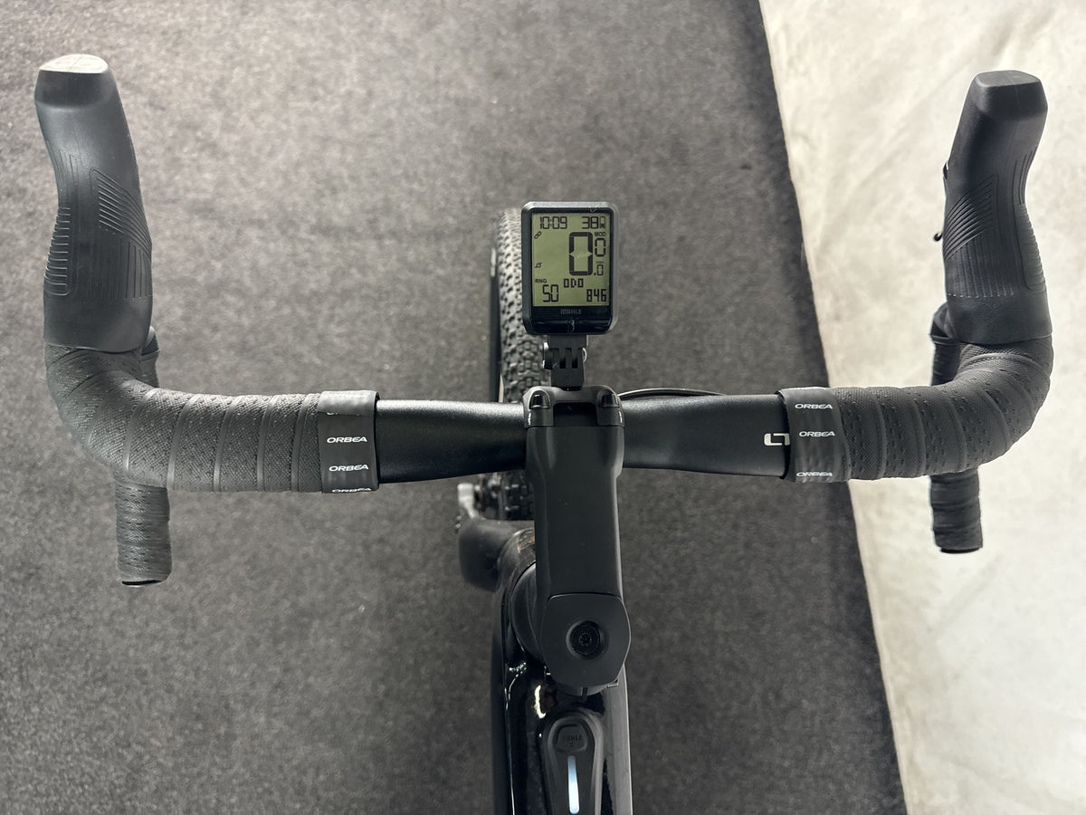 Mondraker Dusty gebraucht – Cockpit aus Fahrersicht