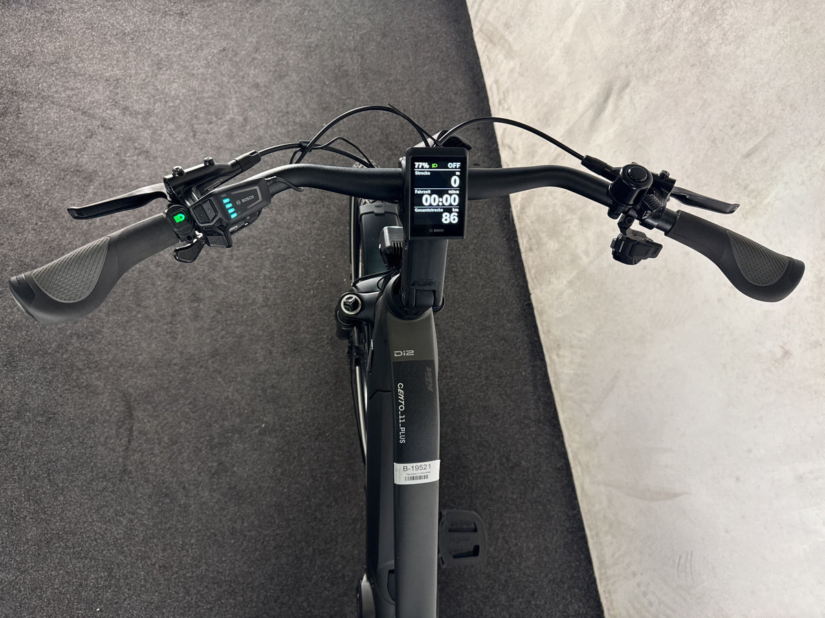 KTM Cento 11 Plus gebraucht – Cockpit aus Fahrersicht