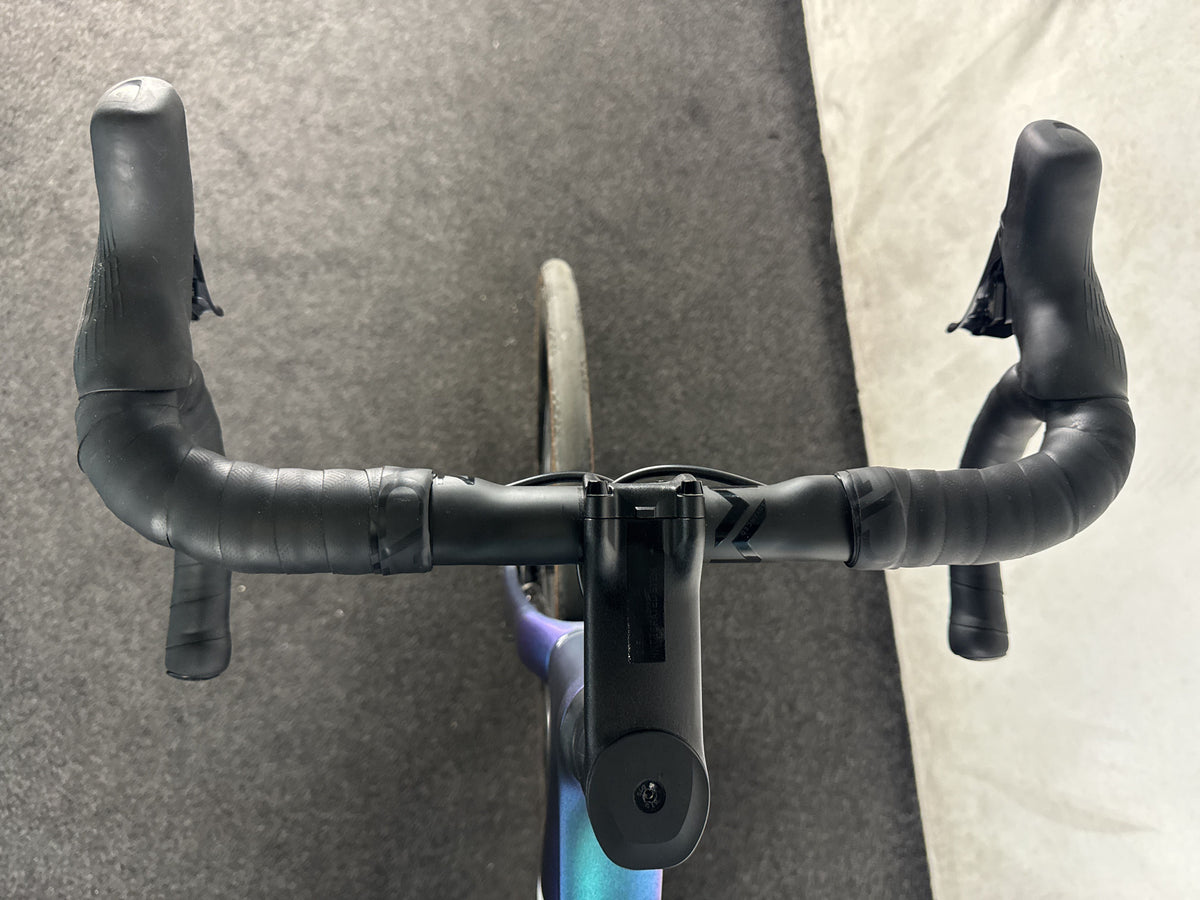 Cube Attain C:62 SLT gebraucht – Cockpit aus Fahrersicht