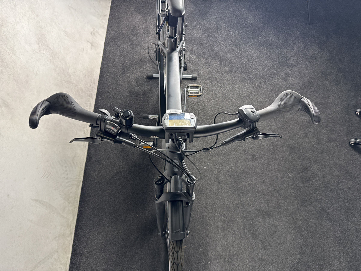 KTM Macina Tour CX 610 gebraucht – Cockpit von vorne