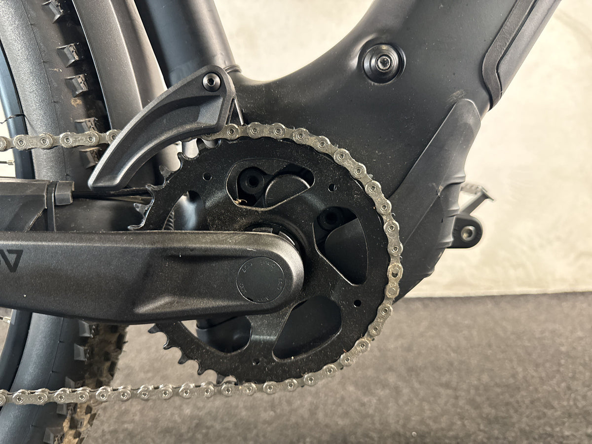 CUBE Reaction Hybrid Race 800 gebraucht – Motor von rechts