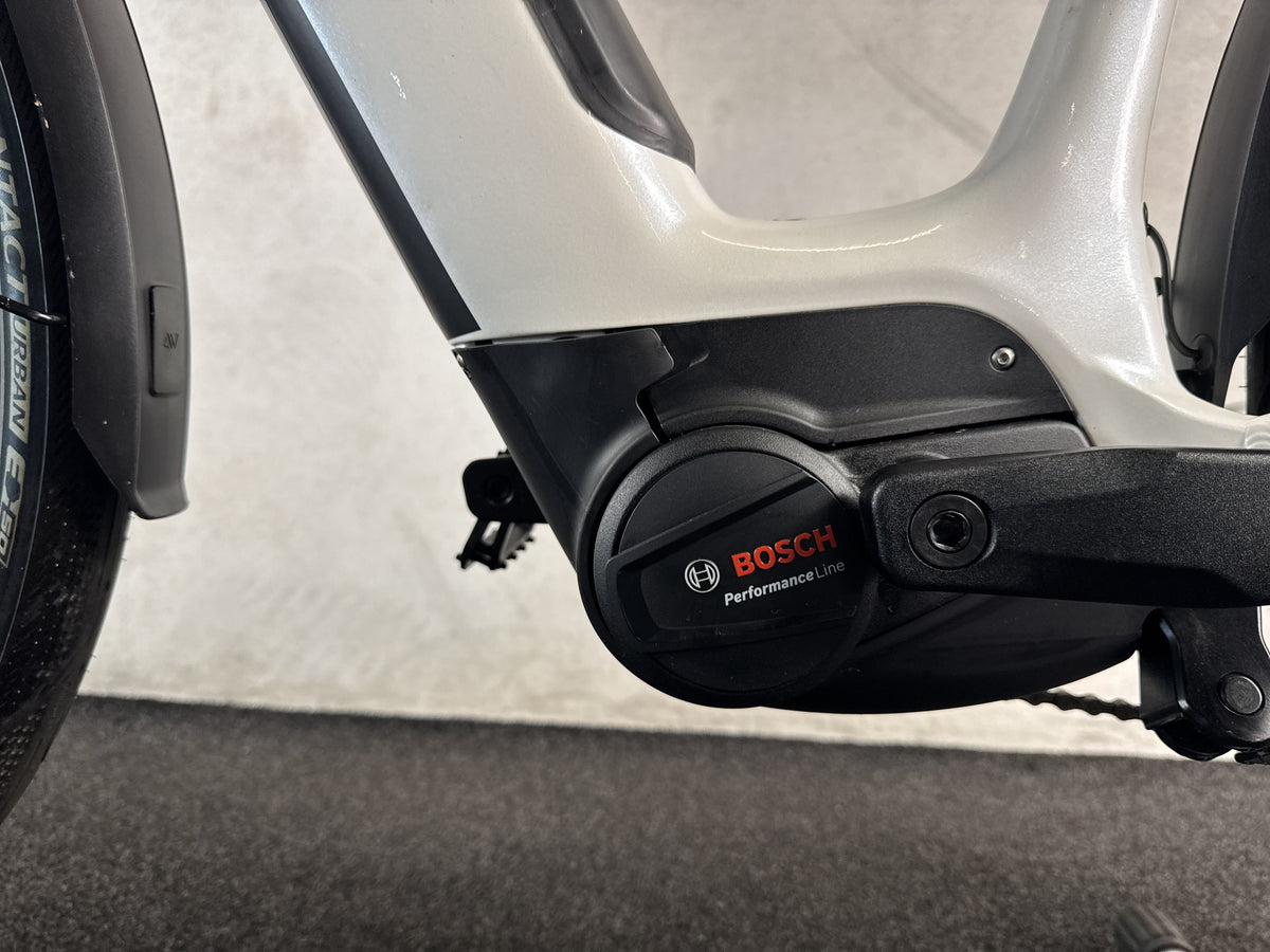 CUBE Supreme Sport Hybrid ONE 500 gebraucht – Motor von links