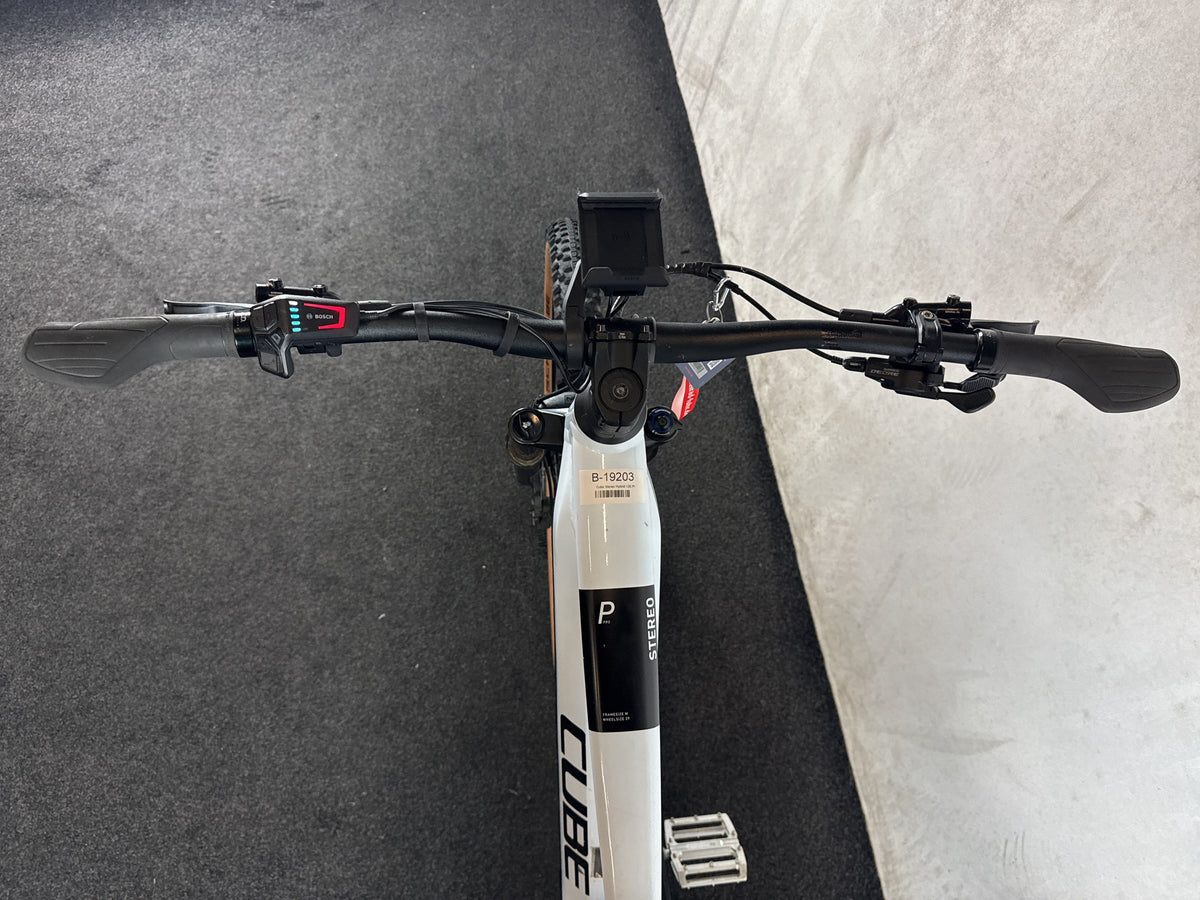 CUBE Stereo 120 Hybrid Pro gebraucht – Cockpit aus Fahrersicht