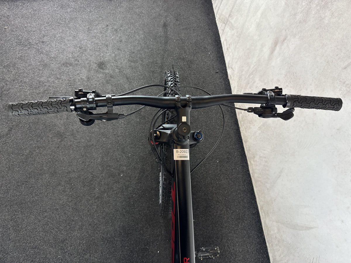 Trek X-Caliber 9 gebraucht – Cockpit aus Fahrersicht