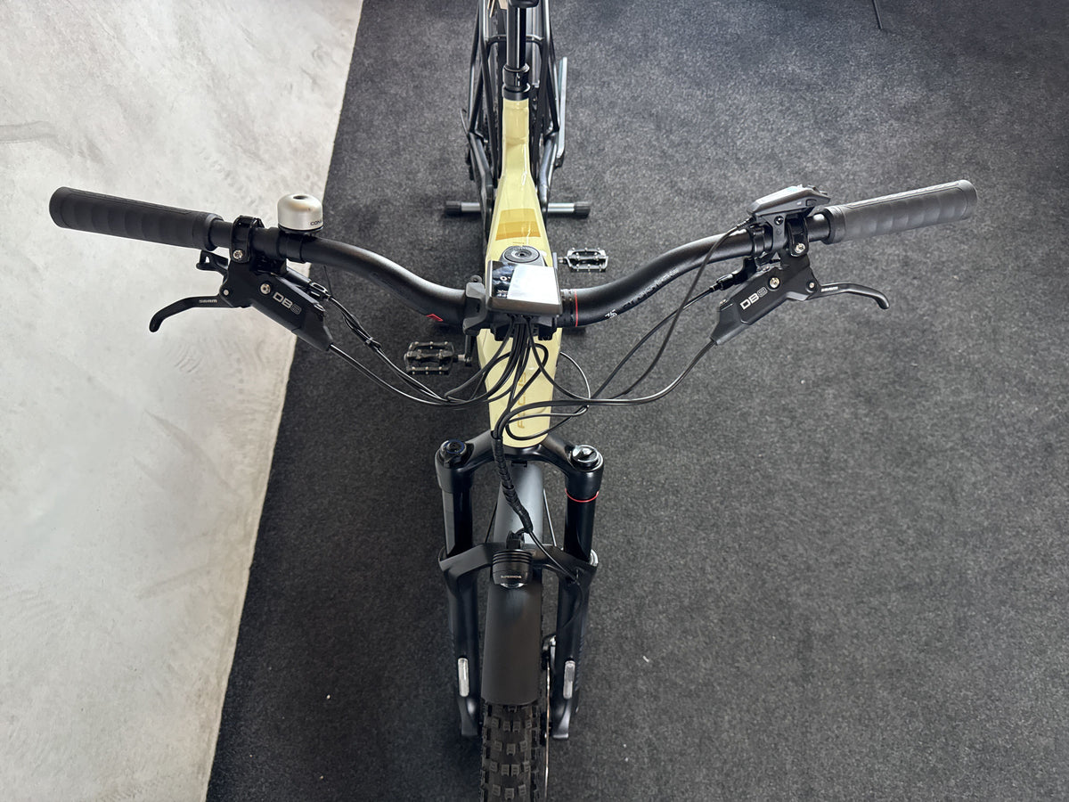 Focus Thron² 6.8 EQP gebraucht – Cockpit von vorne