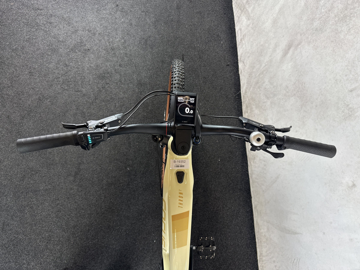 Focus Thron² 6.8 EQP gebraucht – Cockpit aus Fahrersicht