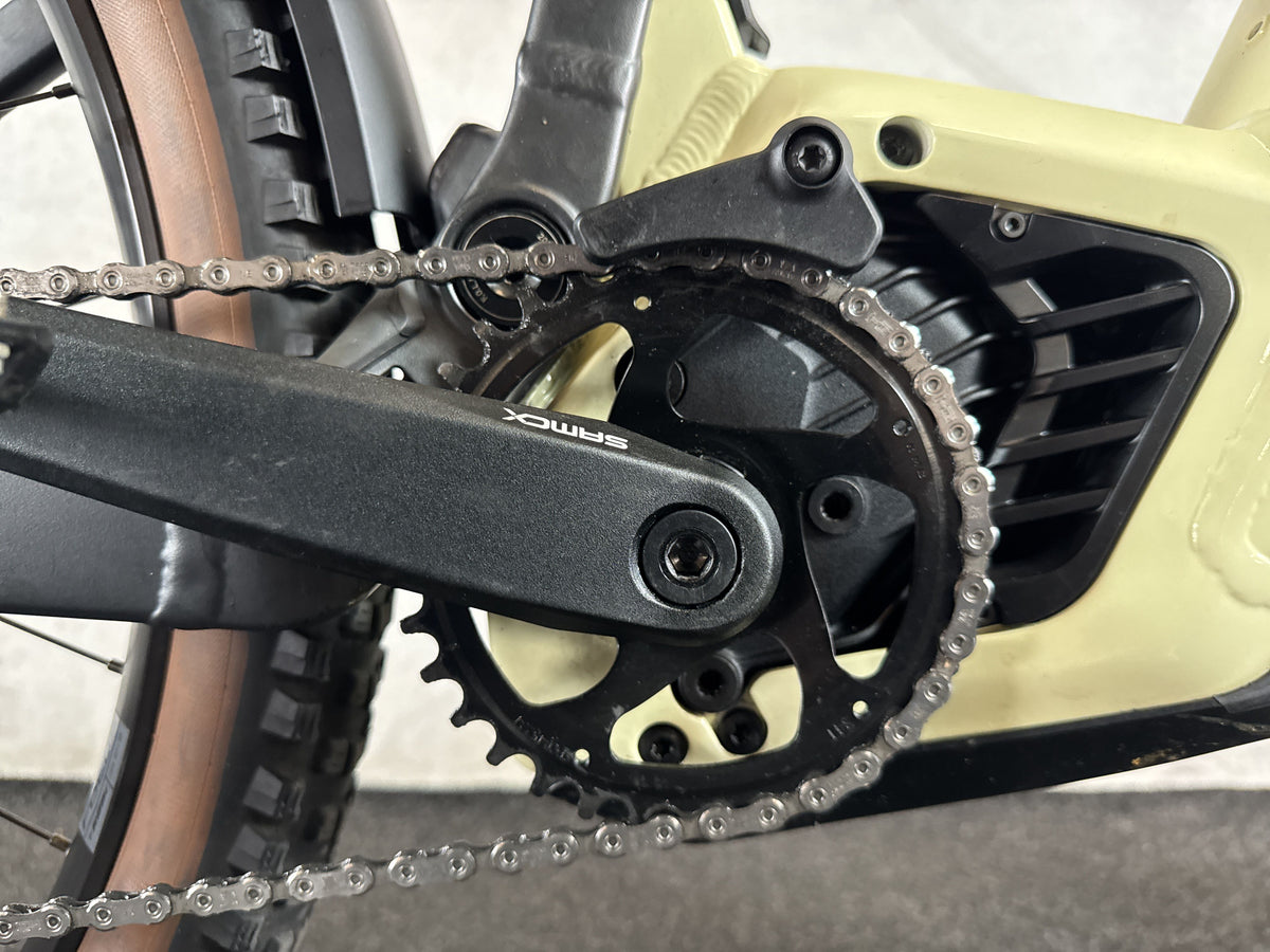 Focus Thron² 6.8 EQP gebraucht – Motor von rechts
