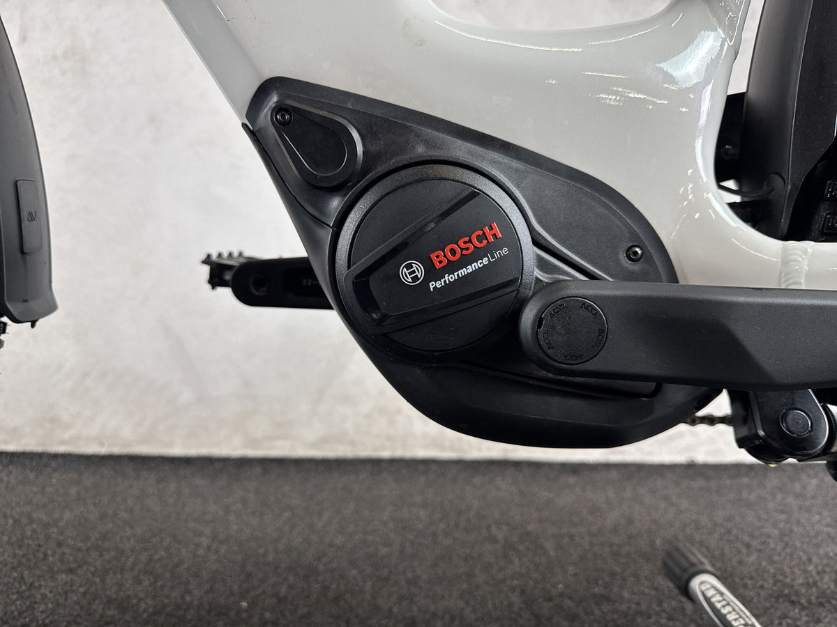 CUBE Touring Hybrid ONE 625 gebraucht – Motor von links