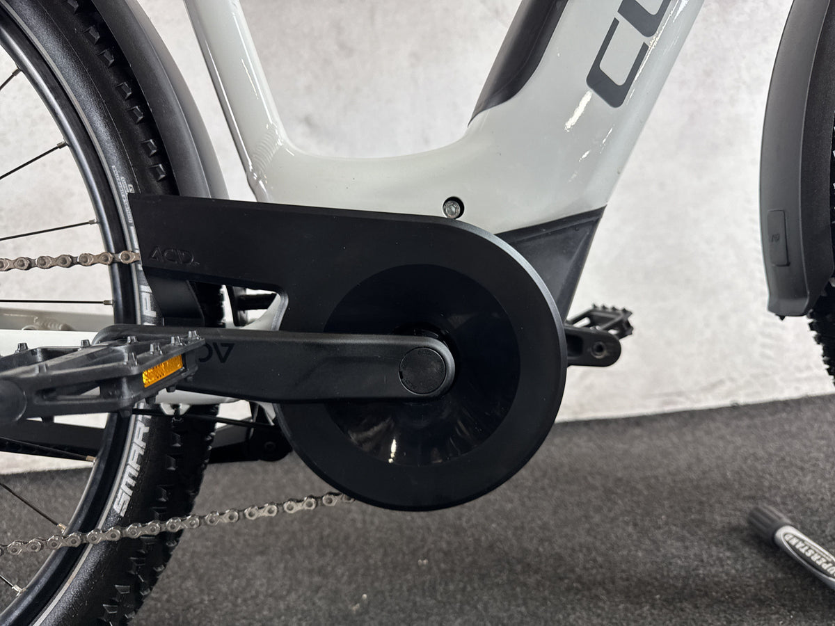 CUBE Touring Hybrid ONE 625 gebraucht – Motor von rechts