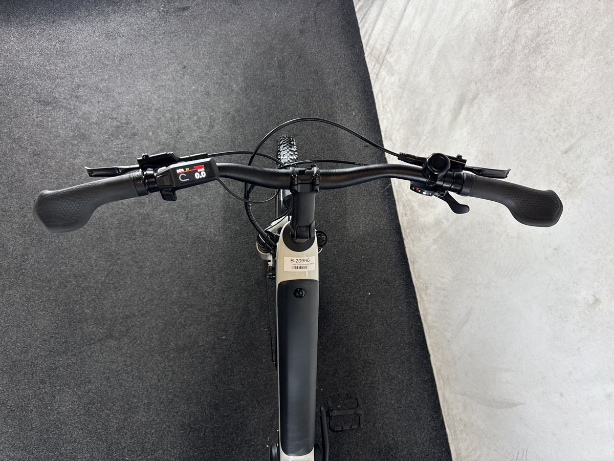 CUBE Touring Hybrid ONE 625 gebraucht – Cockpit aus Fahrersicht