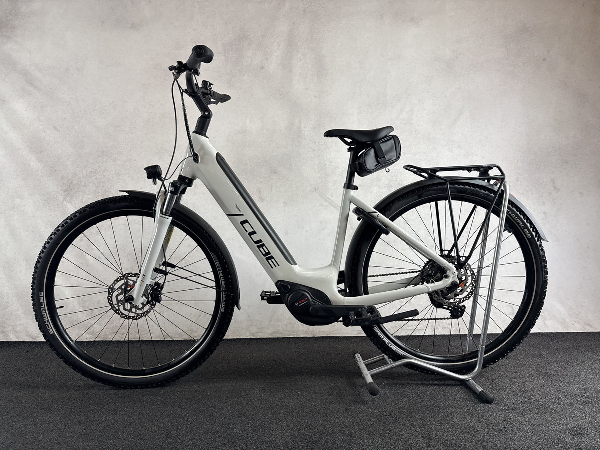 CUBE Touring Hybrid ONE 625 gebraucht – Seitenansicht links