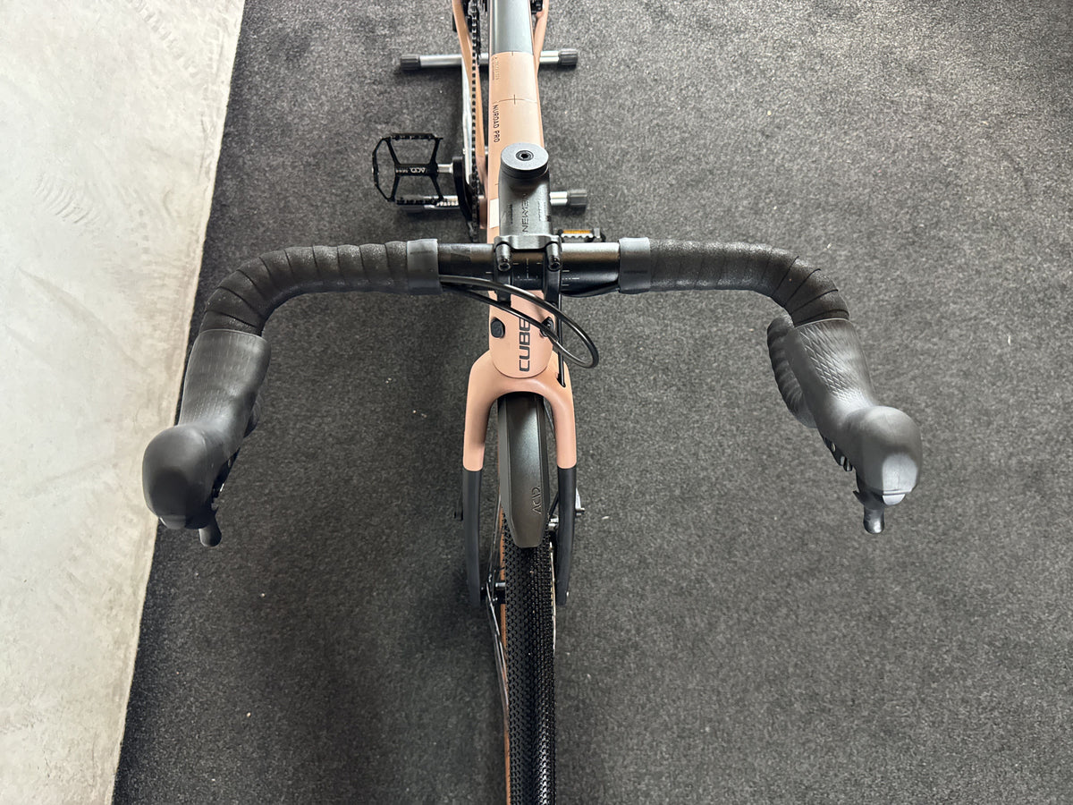 Cube Nuroad WS C:62 Pro gebraucht – Cockpit von vorne
