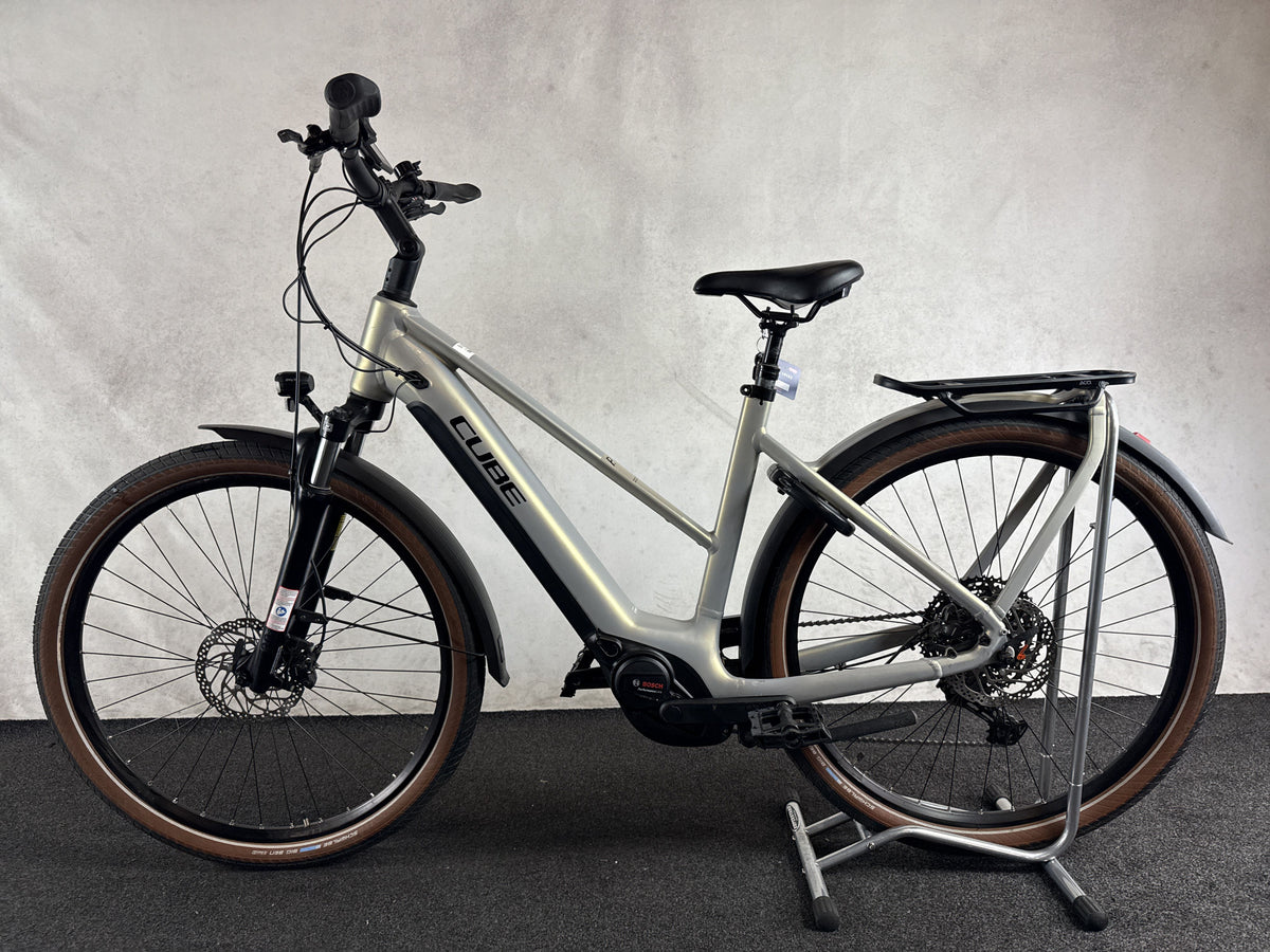 Cube Touring Hybrid Pro 625 Trapez gebraucht – Seitenansicht links
