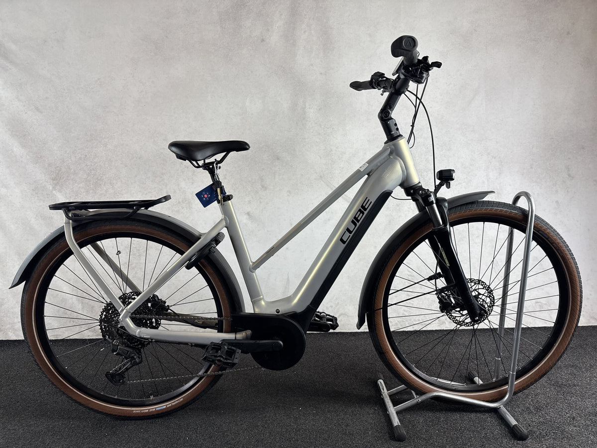 Cube Touring Hybrid Pro 625 Trapez gebraucht – Seitenansicht rechts