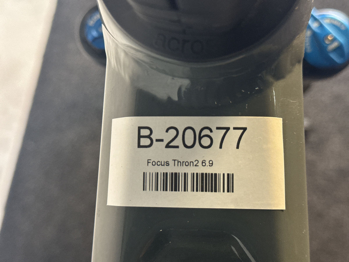 Focus THRON² 6.9 gebraucht – Rahmennummer-Etikett