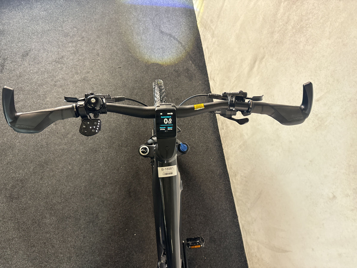 Giant Explore E+ Pro 0 gebraucht – Cockpit aus Fahrersicht