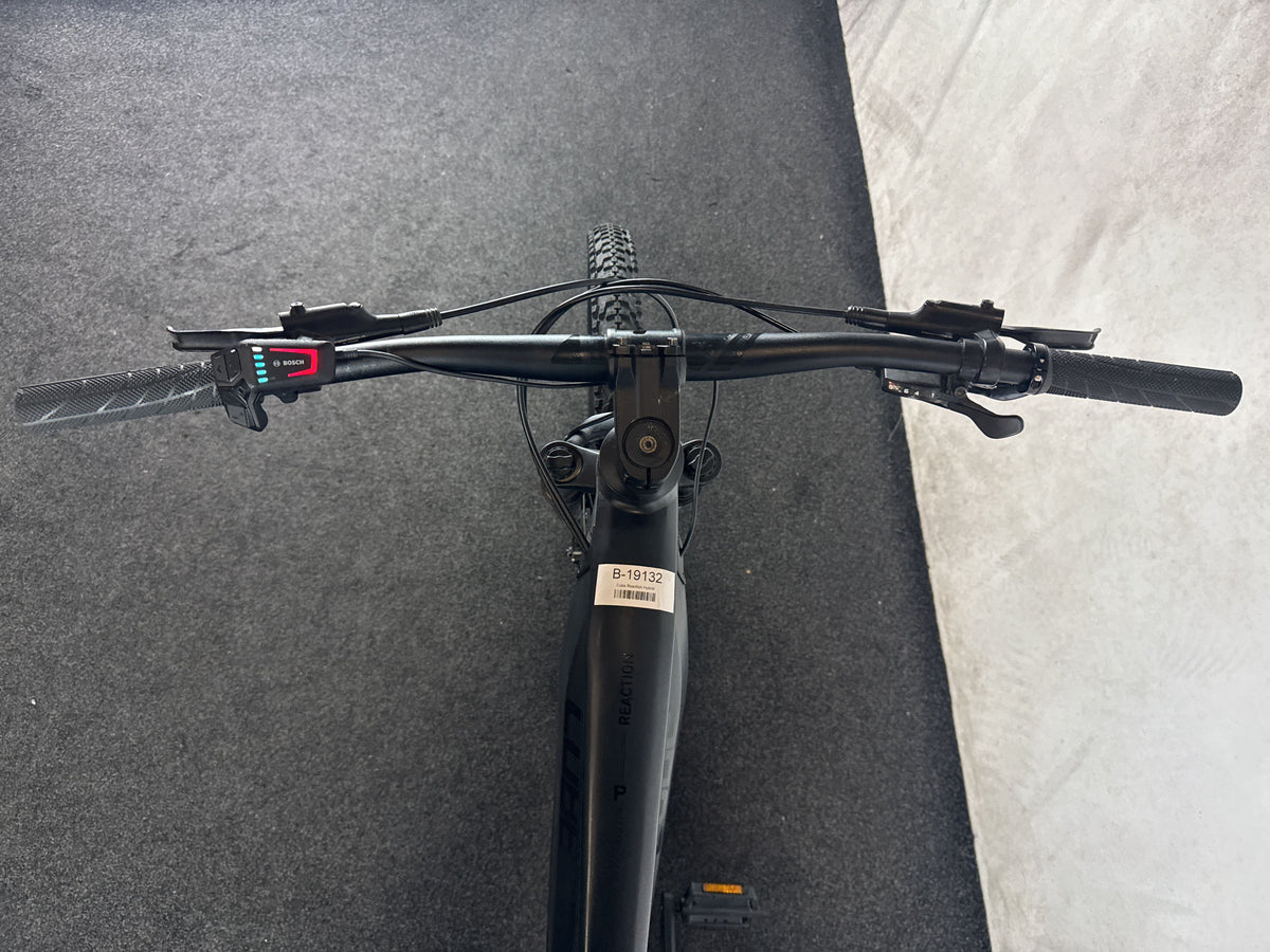 CUBE Reaction Hybrid Performance 625 gebraucht – Cockpit aus Fahrersicht