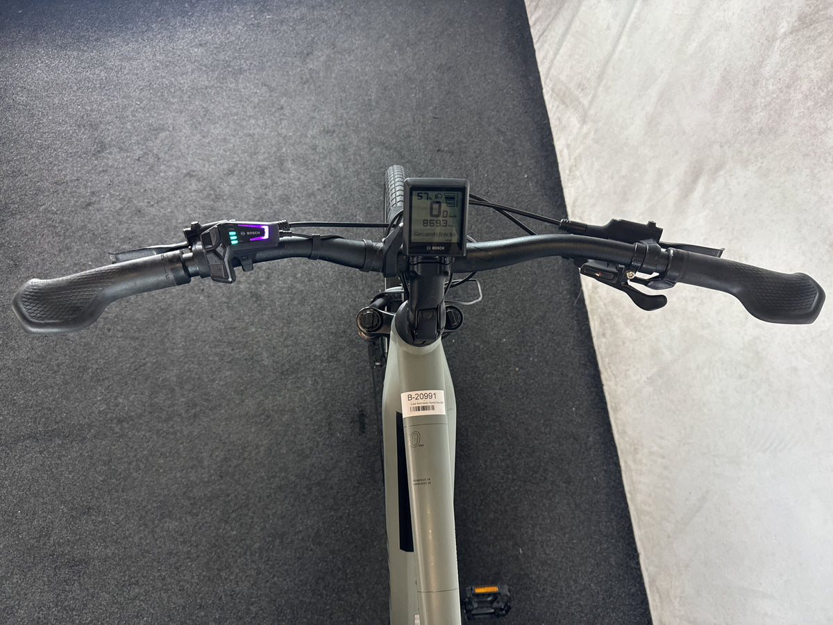 CUBE Kathmandu Hybrid ONE 625 gebraucht – Cockpit aus Fahrersicht
