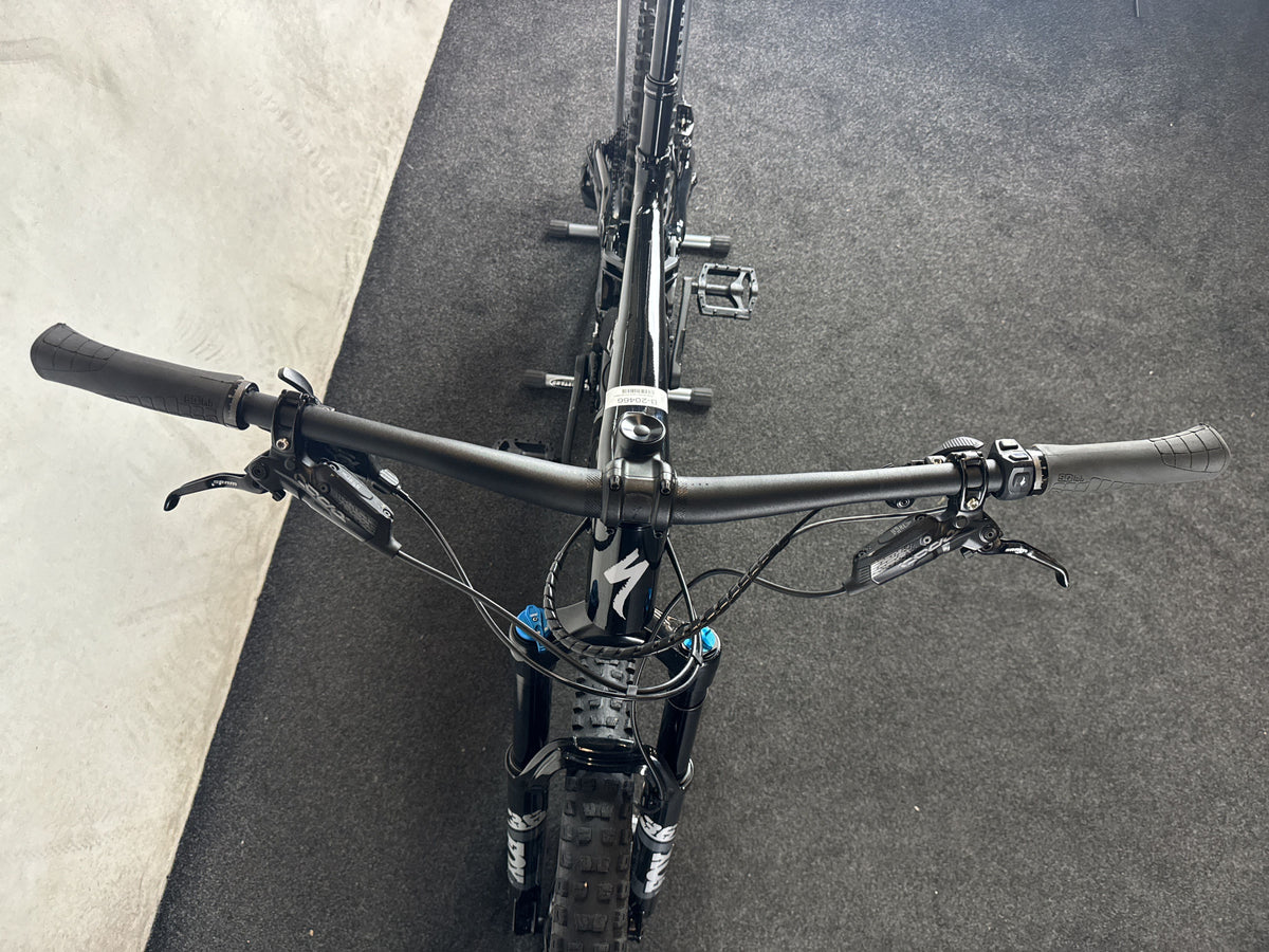 Specialized Turbo Levo Comp Alloy gebraucht – Cockpit von vorne
