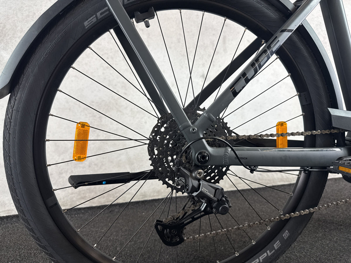 CUBE Kathmandu Hybrid ONE 800 gebraucht – Hinterradnabe und Schaltung