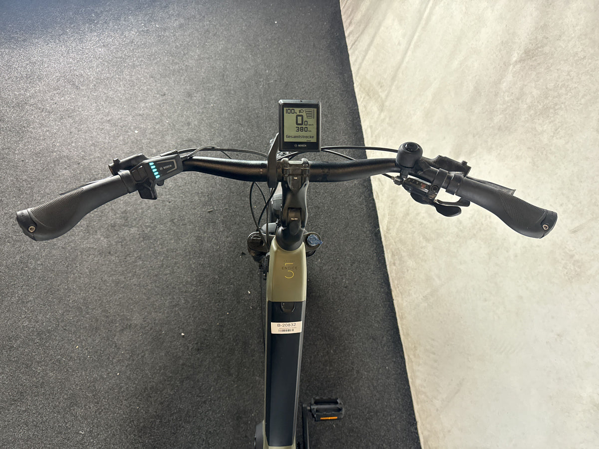 Kalkhoff Entice 5.B Season gebraucht – Cockpit aus Fahrersicht
