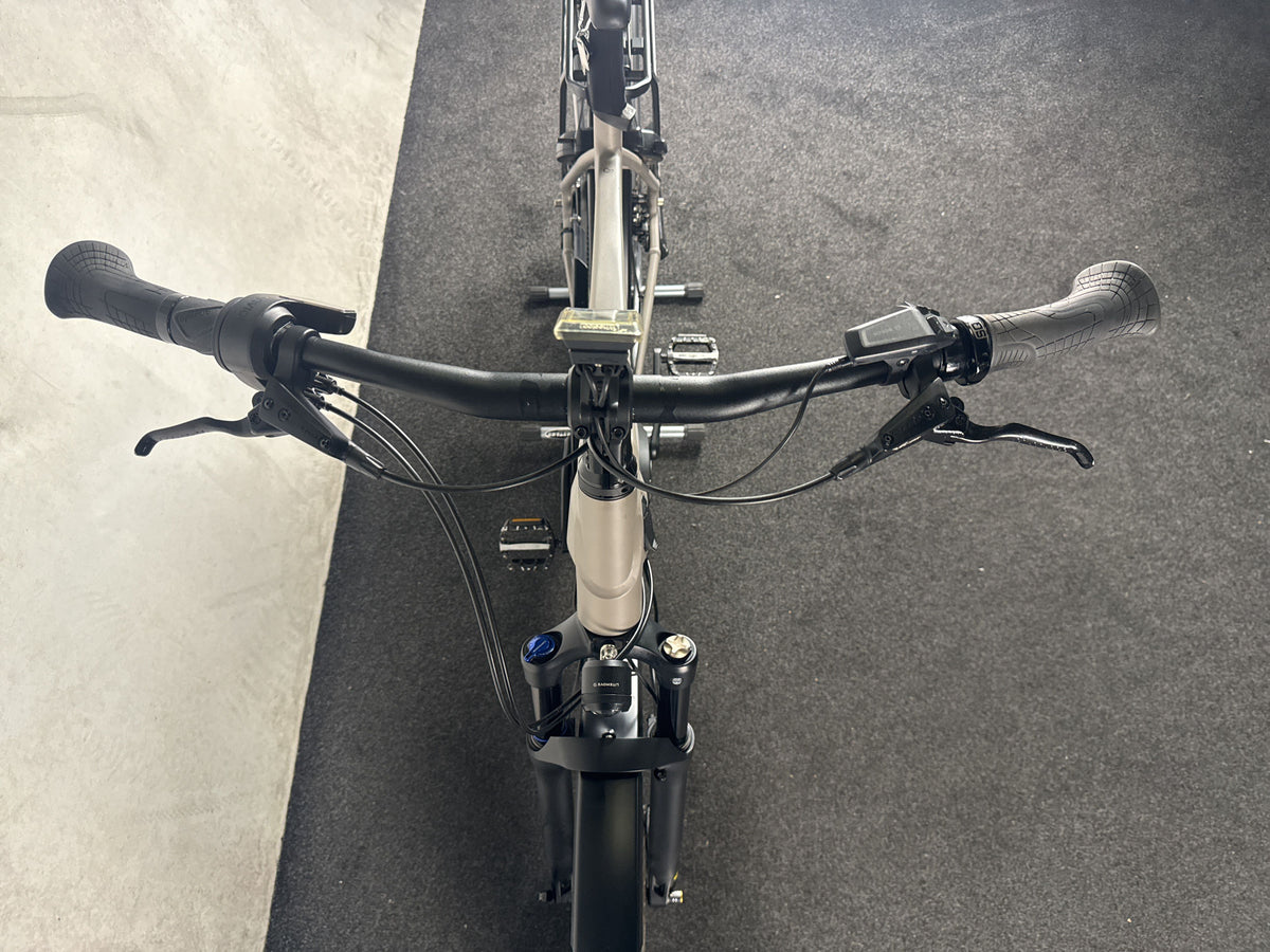 Kalkhoff Entice 5 Excite+ gebraucht – Cockpit von vorne