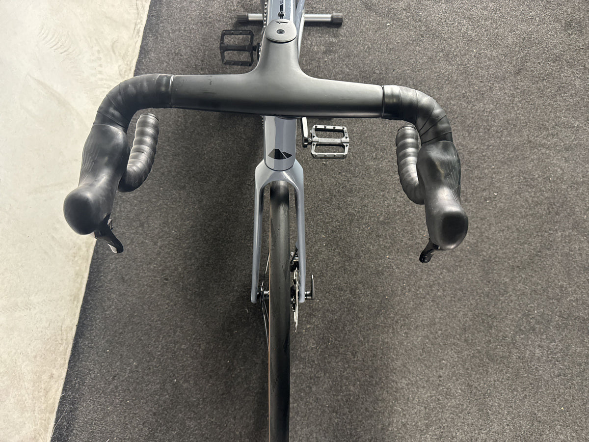 Canyon Endurace CF 7 Di2 gebraucht – Cockpit von vorne