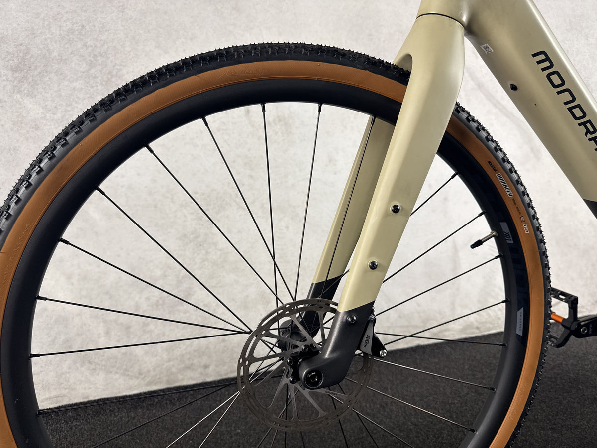 Mondraker Dusty R Grey Carbon Orange gebraucht – Vorderrad und Gabel