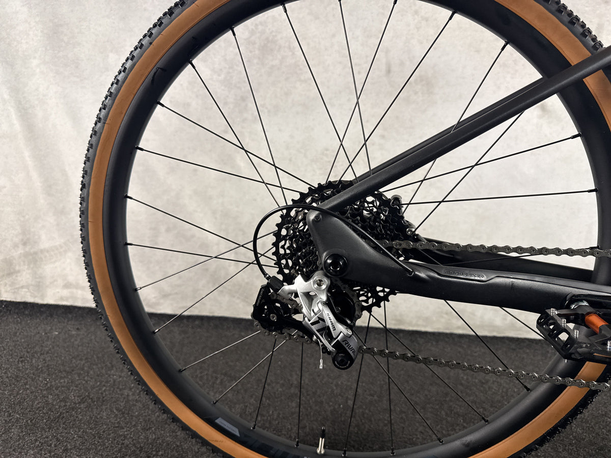 Mondraker Dusty R Grey Carbon Orange gebraucht – Hinterradnabe und Schaltung