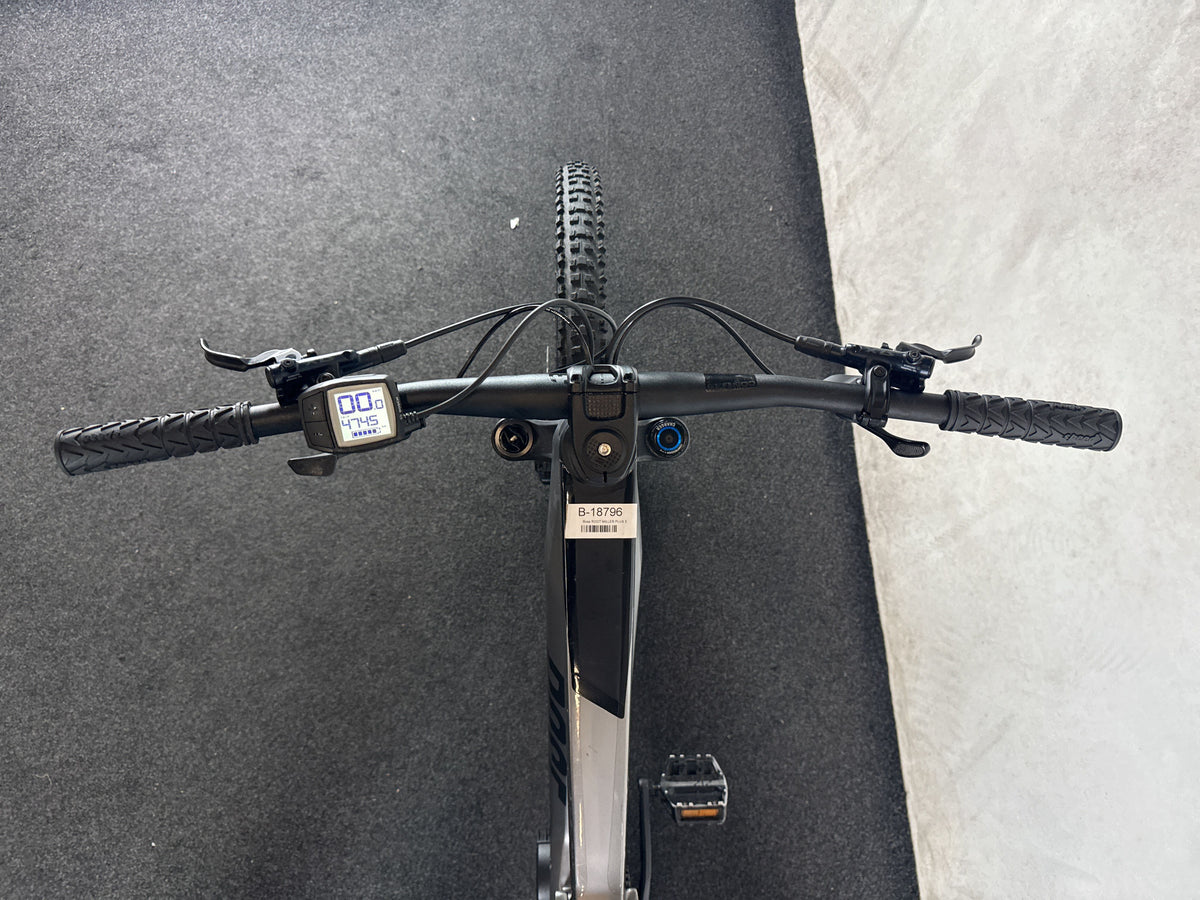 Rose ROOT MILLER PLUS 3 gebraucht – Cockpit aus Fahrersicht