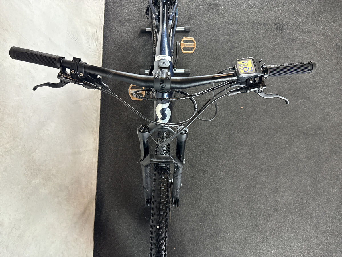 Scott eRIDE Strike 930 gebraucht – Cockpit von vorne