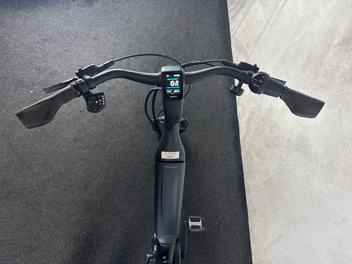 Giant DailyTour E+ 2 RT gebraucht – Cockpit aus Fahrersicht