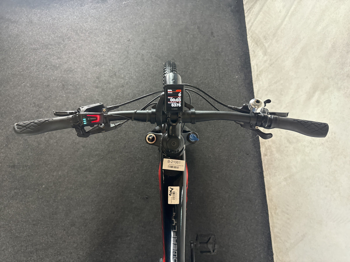 Trek Powerfly FS 4 Equipped gebraucht – Cockpit aus Fahrersicht