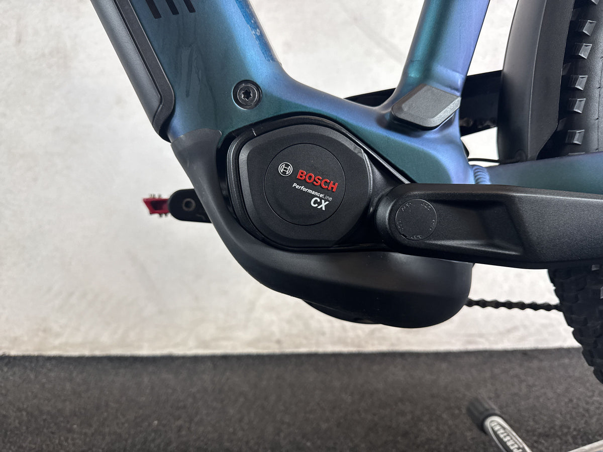 CUBE Nuride Hybrid EXC 800 Allroad gebraucht – Motor von links