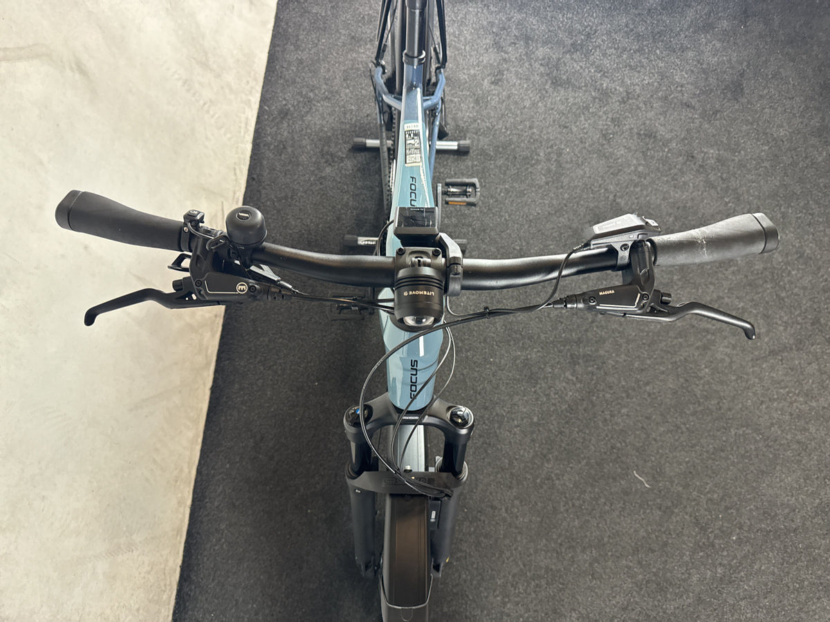 Focus Planet² 6.9 ABS gebraucht – Cockpit von vorne