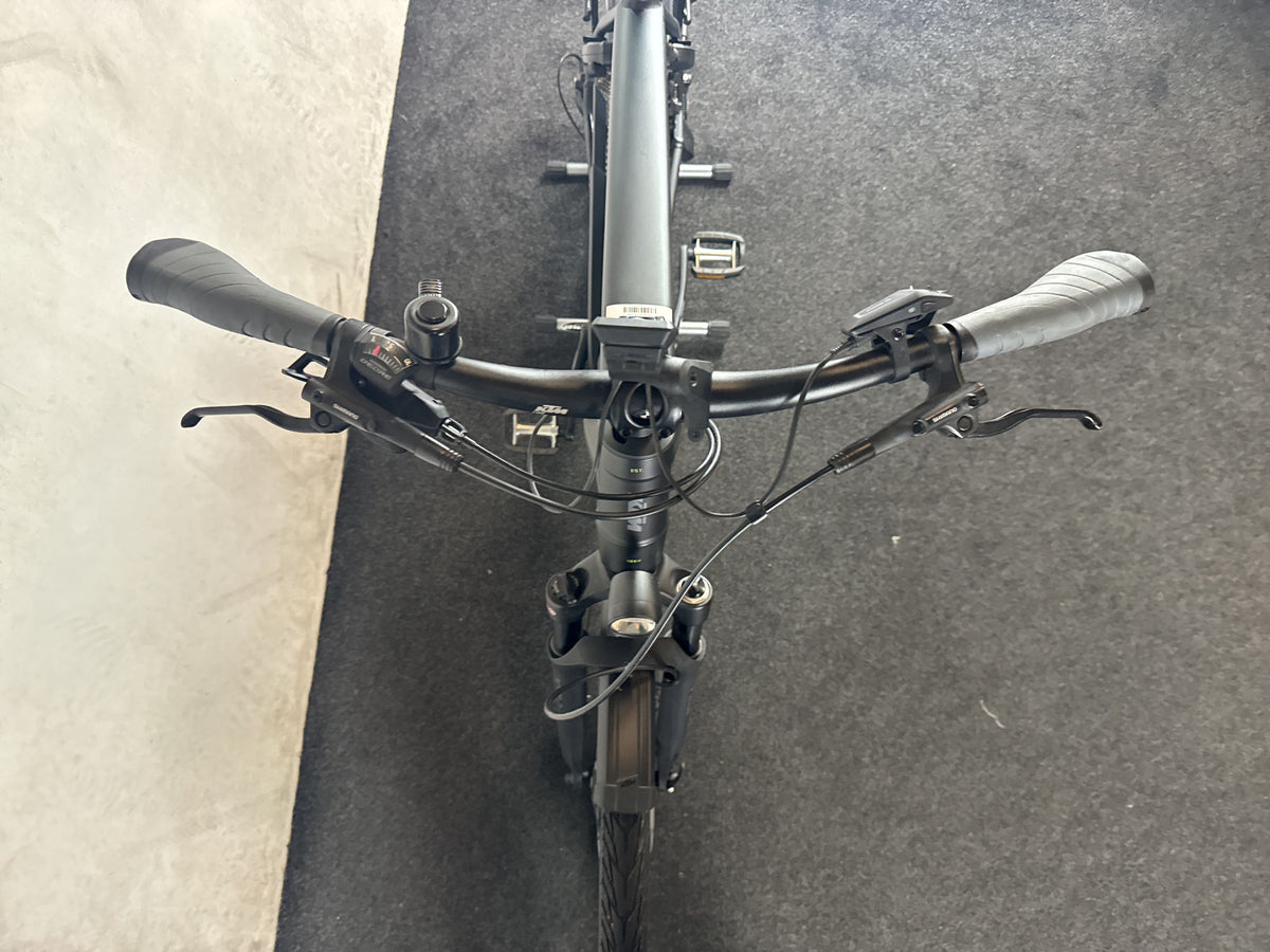 KTM Cento 10 Plus gebraucht – Cockpit von vorne